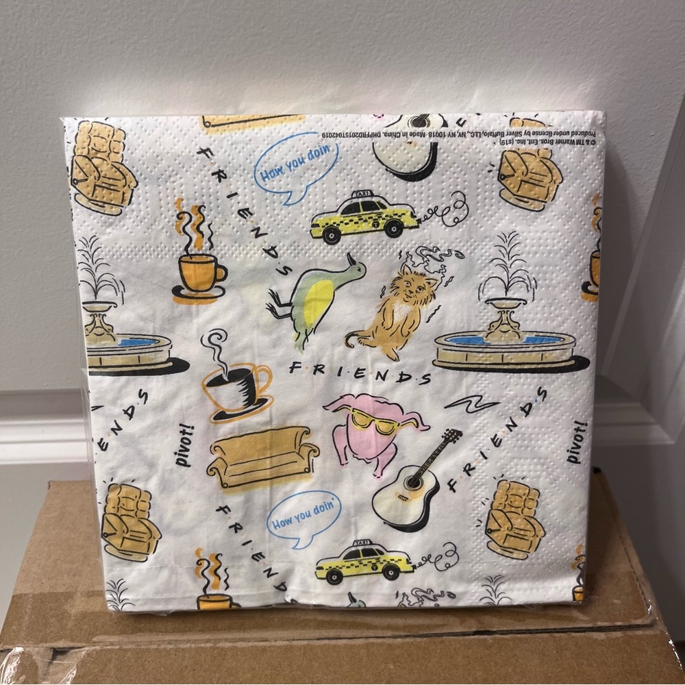NIB Friends tableware set - Picture 3 of 5